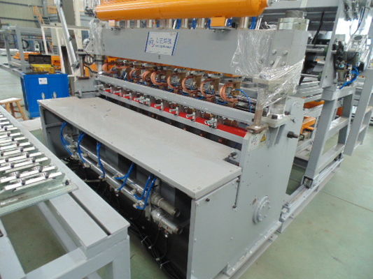 Szerokość 3300 mm Pneumatyczna giętarka do siatki drucianej Regulacja programowania